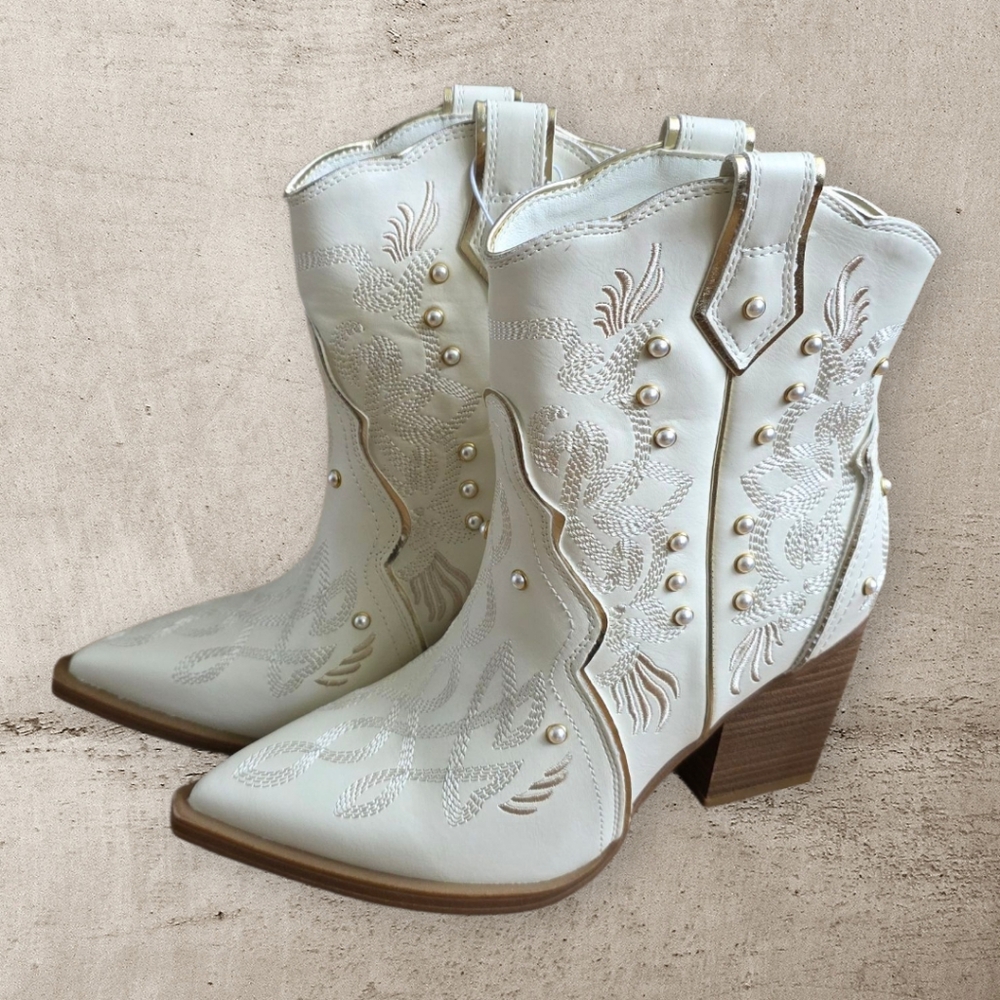 Altar'd State Ankle Boots Size 7 New With Tag